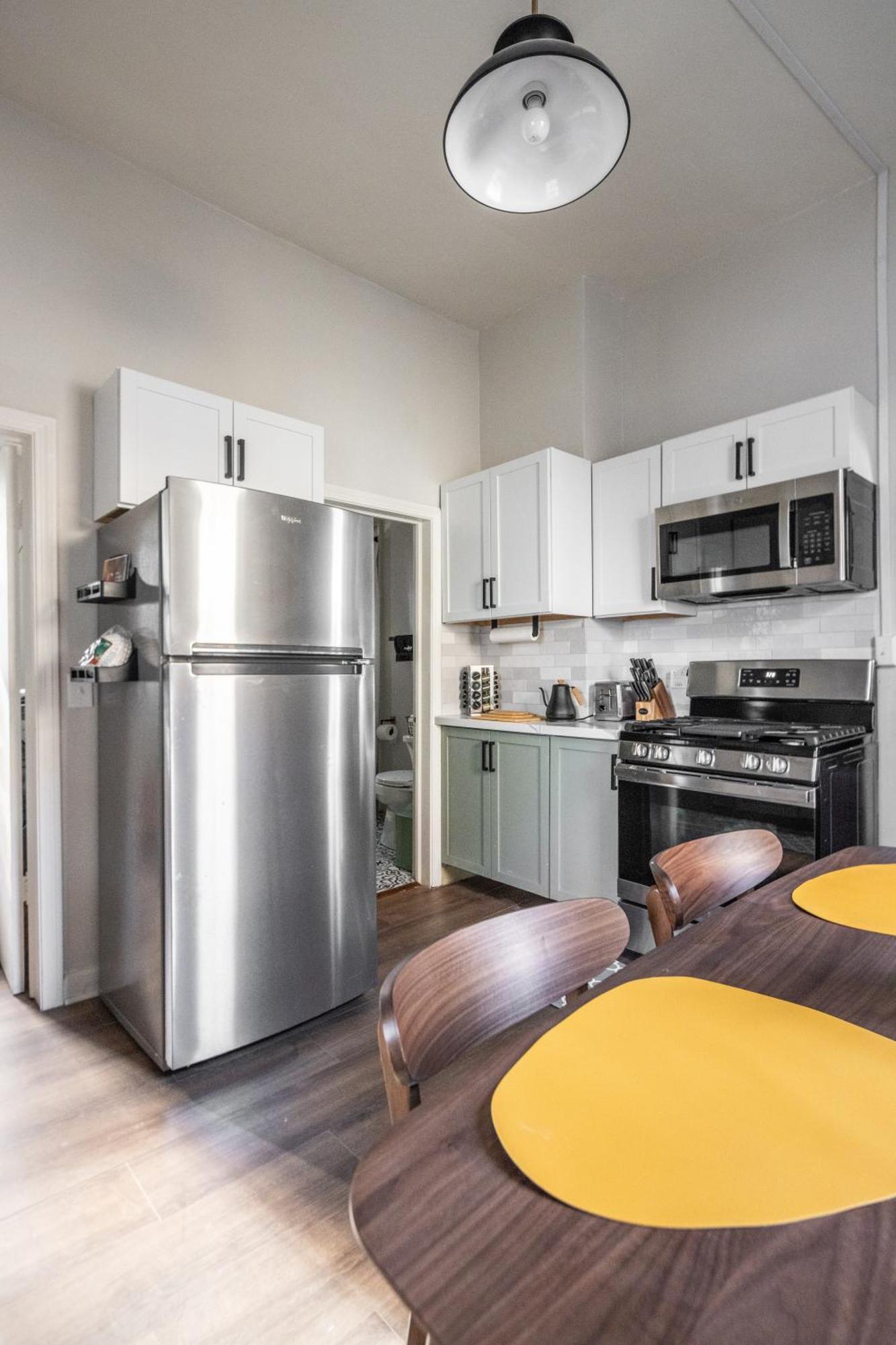Mid-Century Modern Retreat In Little Italy Apartment Cleveland Exterior photo