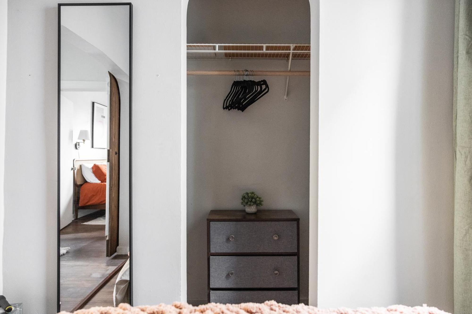 Mid-Century Modern Retreat In Little Italy Apartment Cleveland Exterior photo