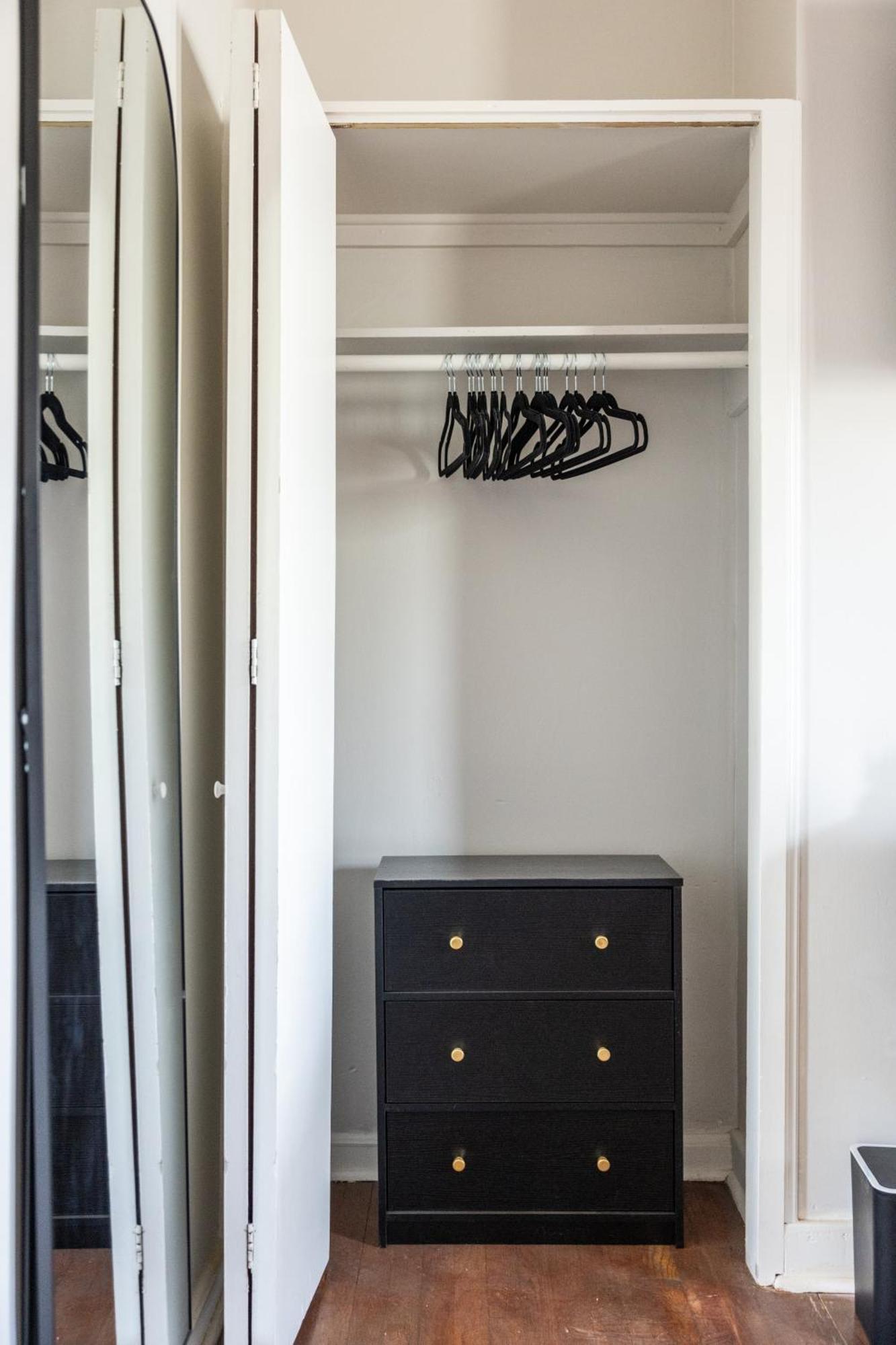 Mid-Century Modern Retreat In Little Italy Apartment Cleveland Exterior photo