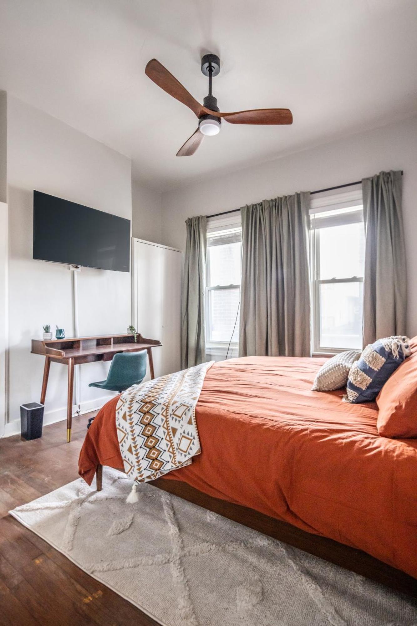 Mid-Century Modern Retreat In Little Italy Apartment Cleveland Exterior photo